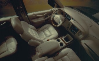 1998 Lincoln Navigator interior